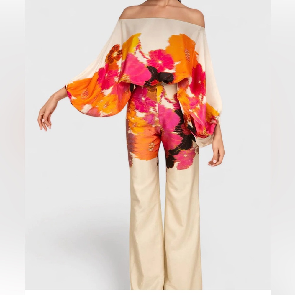 Flowy 2 piece floral set. Brand new with tags